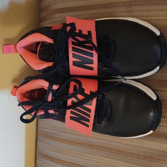 Nike Other - Nike Boys Team Hustle Basketball Shoes